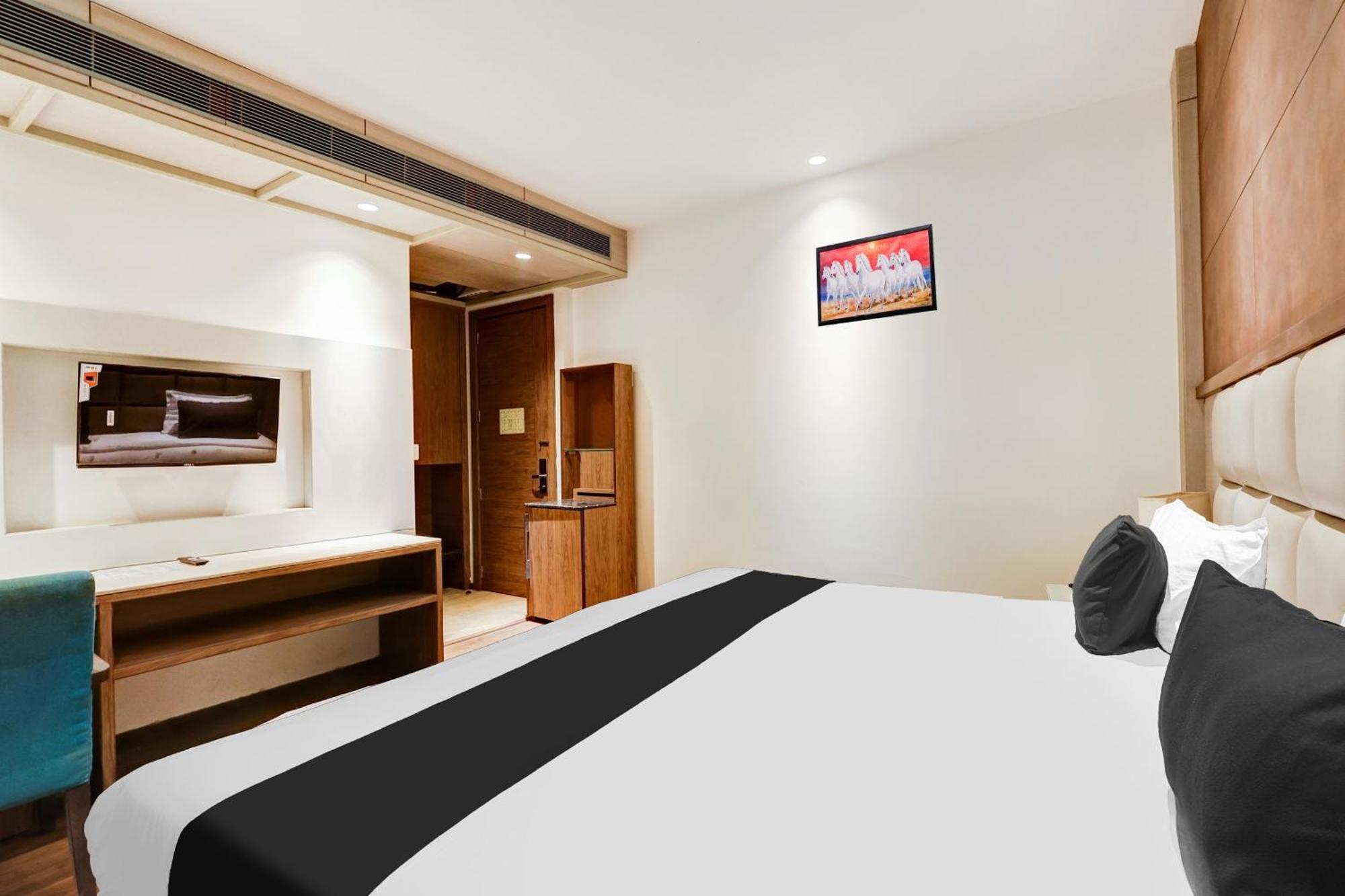 Super Townhouse Chhatarpur Near Metro Park Nové Dillí Exteriér fotografie