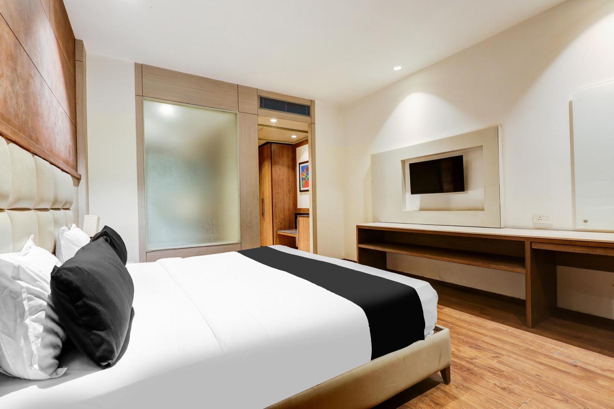 Super Townhouse Chhatarpur Near Metro Park Nové Dillí Exteriér fotografie