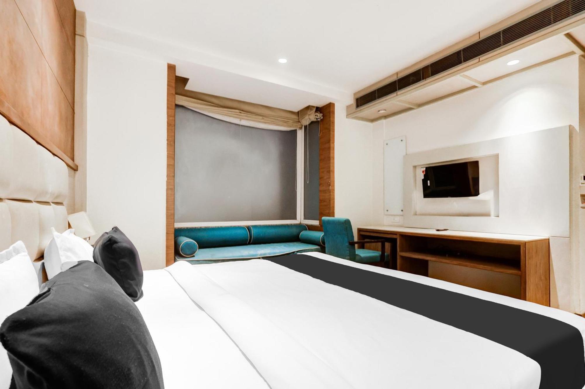 Super Townhouse Chhatarpur Near Metro Park Nové Dillí Exteriér fotografie