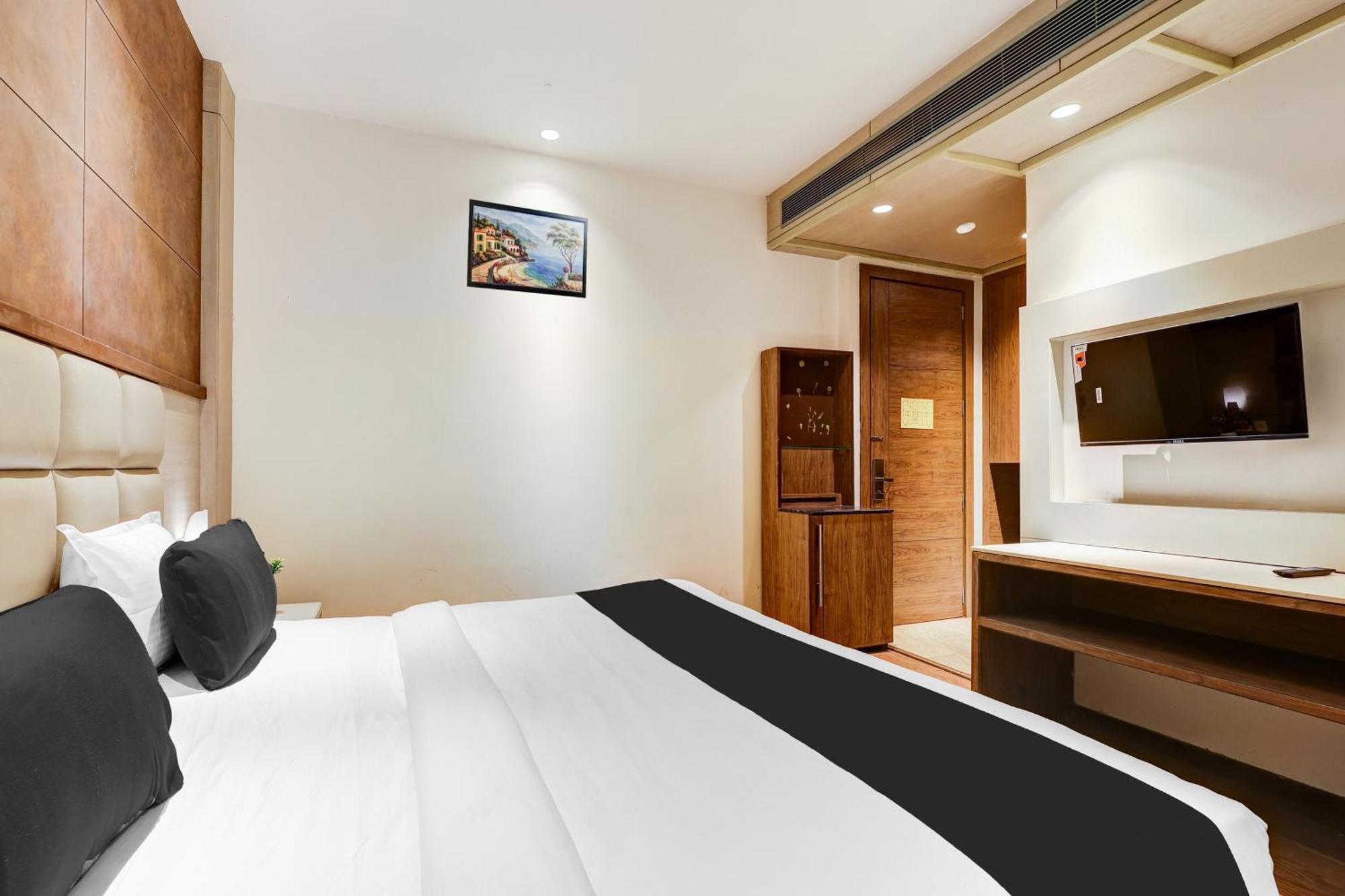 Super Townhouse Chhatarpur Near Metro Park Nové Dillí Exteriér fotografie