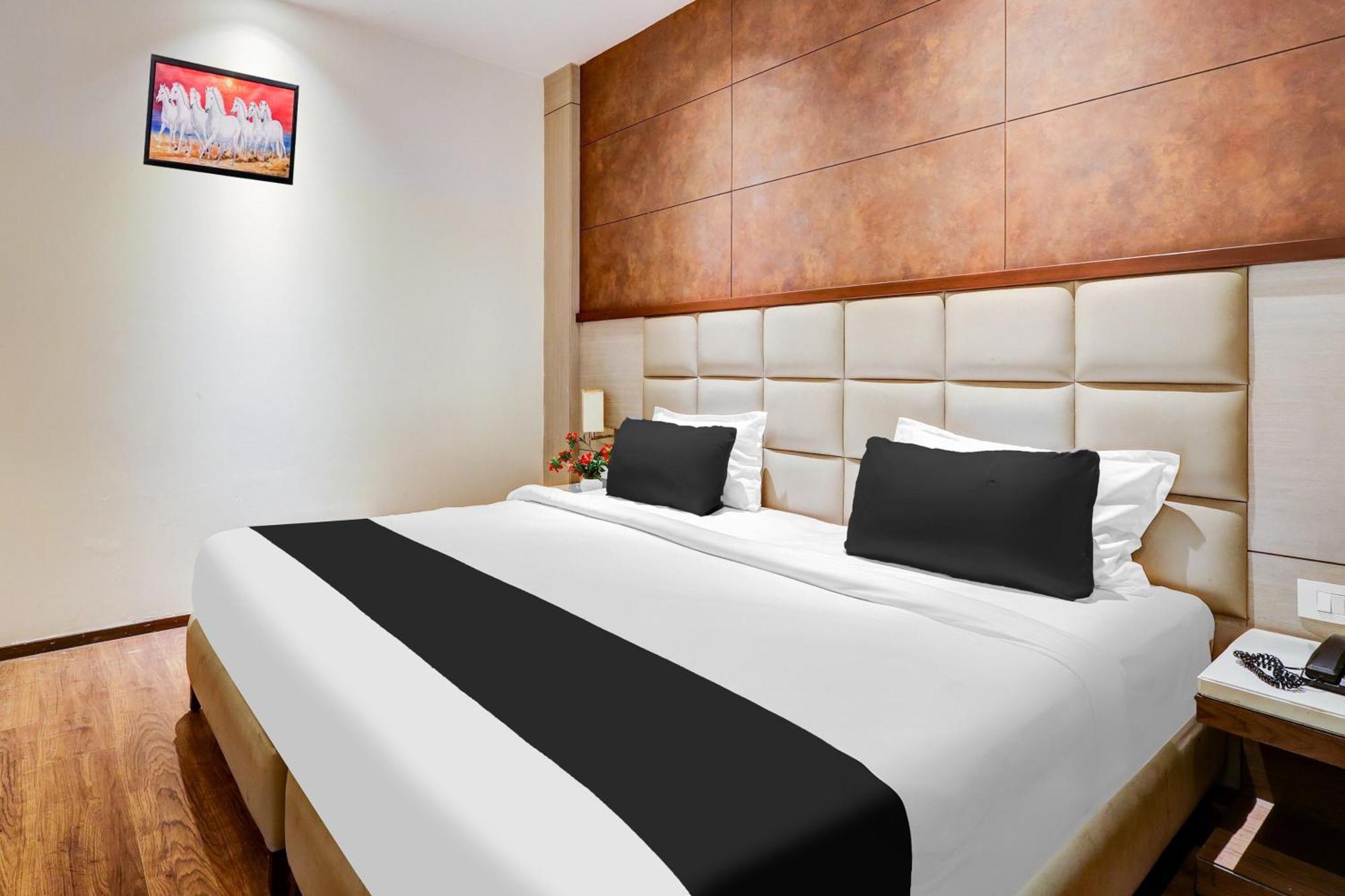 Super Townhouse Chhatarpur Near Metro Park Nové Dillí Exteriér fotografie
