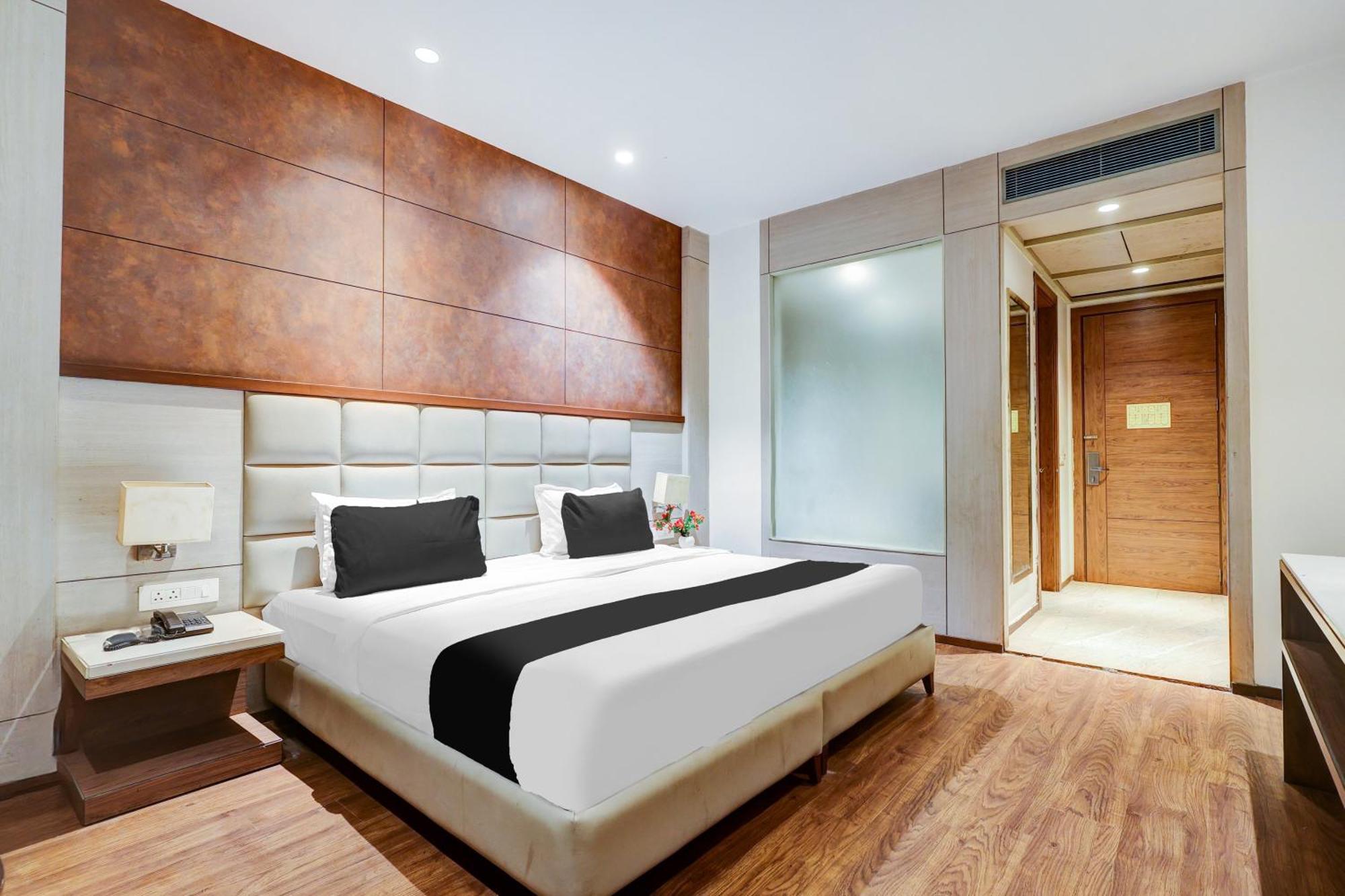 Super Townhouse Chhatarpur Near Metro Park Nové Dillí Exteriér fotografie